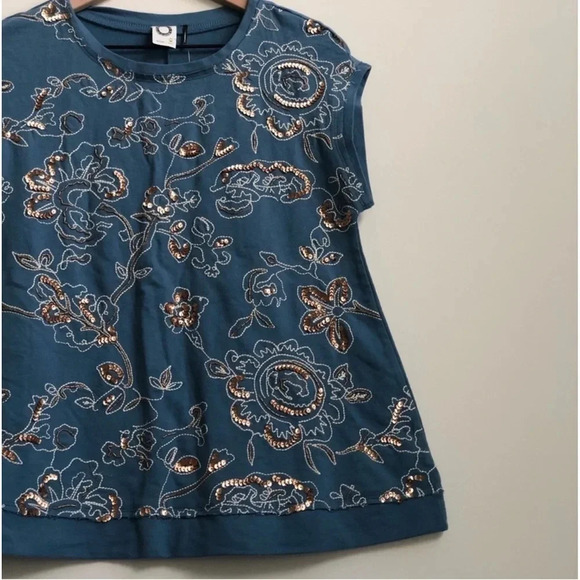 NWT Anthropologie Akemi + Kin Hildie Sequined top floral embroidered chambray - Picture 4 of 15